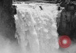 Image Snoqualmie Falls Cascade en 1917 Snoqualmie Washington USA, 1917, de la seconde 13 séquences d'archives historiques vidéo 65675042497