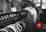 Standbild lace machen Textilfabrik Webstühle bei der Arbeit United States USA, 1917, aus Sekunde 7 historischem Filmmaterial Videoclip 65675042502