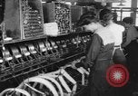 Standbild lace machen Textilfabrik Webstühle bei der Arbeit United States USA, 1917, aus Sekunde 9 historischem Filmmaterial Videoclip 65675042502