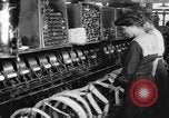 Standbild lace machen Textilfabrik Webstühle bei der Arbeit United States USA, 1917, aus Sekunde 10 historischem Filmmaterial Videoclip 65675042502