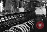 Standbild lace machen Textilfabrik Webstühle bei der Arbeit United States USA, 1917, aus Sekunde 11 historischem Filmmaterial Videoclip 65675042502