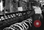 Standbild lace machen Textilfabrik Webstühle bei der Arbeit United States USA, 1917, aus Sekunde 12 historischem Filmmaterial Videoclip 65675042502