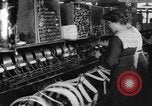 Standbild lace machen Textilfabrik Webstühle bei der Arbeit United States USA, 1917, aus Sekunde 13 historischem Filmmaterial Videoclip 65675042502