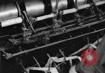 Standbild lace machen Textilfabrik Webstühle bei der Arbeit United States USA, 1917, aus Sekunde 16 historischem Filmmaterial Videoclip 65675042502