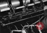 Standbild lace machen Textilfabrik Webstühle bei der Arbeit United States USA, 1917, aus Sekunde 18 historischem Filmmaterial Videoclip 65675042502