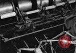 Standbild lace machen Textilfabrik Webstühle bei der Arbeit United States USA, 1917, aus Sekunde 21 historischem Filmmaterial Videoclip 65675042502