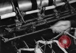 Standbild lace machen Textilfabrik Webstühle bei der Arbeit United States USA, 1917, aus Sekunde 26 historischem Filmmaterial Videoclip 65675042502