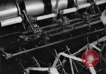 Standbild lace machen Textilfabrik Webstühle bei der Arbeit United States USA, 1917, aus Sekunde 28 historischem Filmmaterial Videoclip 65675042502