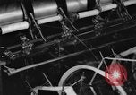 Standbild lace machen Textilfabrik Webstühle bei der Arbeit United States USA, 1917, aus Sekunde 32 historischem Filmmaterial Videoclip 65675042502