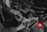 Standbild lace machen Textilfabrik Webstühle bei der Arbeit United States USA, 1917, aus Sekunde 59 historischem Filmmaterial Videoclip 65675042502