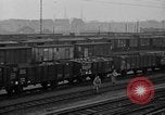 Standbild französische Soldaten am Bahnhof Ruhr, 1923, aus Sekunde 20 historischem Filmmaterial Videoclip 65675042503