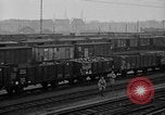 Standbild französische Soldaten am Bahnhof Ruhr, 1923, aus Sekunde 21 historischem Filmmaterial Videoclip 65675042503