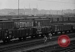 Standbild französische Soldaten am Bahnhof Ruhr, 1923, aus Sekunde 22 historischem Filmmaterial Videoclip 65675042503