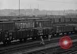 Standbild französische Soldaten am Bahnhof Ruhr, 1923, aus Sekunde 23 historischem Filmmaterial Videoclip 65675042503