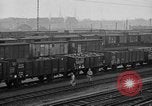 Standbild französische Soldaten am Bahnhof Ruhr, 1923, aus Sekunde 24 historischem Filmmaterial Videoclip 65675042503