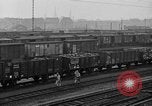 Standbild französische Soldaten am Bahnhof Ruhr, 1923, aus Sekunde 25 historischem Filmmaterial Videoclip 65675042503