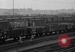 Standbild französische Soldaten am Bahnhof Ruhr, 1923, aus Sekunde 26 historischem Filmmaterial Videoclip 65675042503