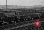 Standbild französische Soldaten am Bahnhof Ruhr, 1923, aus Sekunde 27 historischem Filmmaterial Videoclip 65675042503