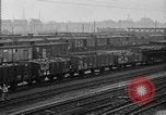 Standbild französische Soldaten am Bahnhof Ruhr, 1923, aus Sekunde 30 historischem Filmmaterial Videoclip 65675042503