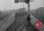Standbild französische Soldaten am Bahnhof Ruhr, 1923, aus Sekunde 33 historischem Filmmaterial Videoclip 65675042503
