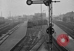 Standbild französische Soldaten am Bahnhof Ruhr, 1923, aus Sekunde 34 historischem Filmmaterial Videoclip 65675042503
