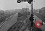 Standbild französische Soldaten am Bahnhof Ruhr, 1923, aus Sekunde 35 historischem Filmmaterial Videoclip 65675042503