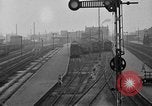 Standbild französische Soldaten am Bahnhof Ruhr, 1923, aus Sekunde 37 historischem Filmmaterial Videoclip 65675042503