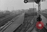 Standbild französische Soldaten am Bahnhof Ruhr, 1923, aus Sekunde 39 historischem Filmmaterial Videoclip 65675042503