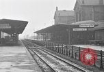 Standbild französische Soldaten am Bahnhof Ruhr, 1923, aus Sekunde 49 historischem Filmmaterial Videoclip 65675042503