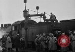 Standbild französische Soldaten am Bahnhof Ruhr, 1923, aus Sekunde 54 historischem Filmmaterial Videoclip 65675042503