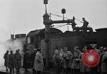 Standbild französische Soldaten am Bahnhof Ruhr, 1923, aus Sekunde 57 historischem Filmmaterial Videoclip 65675042503