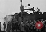 Standbild französische Soldaten am Bahnhof Ruhr, 1923, aus Sekunde 58 historischem Filmmaterial Videoclip 65675042503