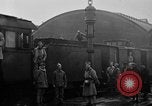 Standbild französische Soldaten am Bahnhof Ruhr, 1923, aus Sekunde 62 historischem Filmmaterial Videoclip 65675042503