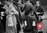Standbild Franzosen verteilen Lebensmittelhilfe an Deutsche Ruhr, 1923, aus Sekunde 8 historischem Filmmaterial Videoclip 65675042504
