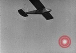 Standbild Eindecker glider Deutschland, 1922, aus Sekunde 11 historischem Filmmaterial Videoclip 65675042532
