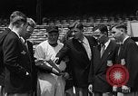 Standbild Cincinatti Reds Baseball Spieler Cincinnati Ohio USA, 1953, aus Sekunde 12 historischem Filmmaterial Videoclip 65675042547