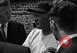 Standbild Cincinatti Reds Baseball Spieler Cincinnati Ohio USA, 1953, aus Sekunde 22 historischem Filmmaterial Videoclip 65675042547
