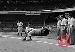 Standbild Cincinatti Reds Baseball Spieler Cincinnati Ohio USA, 1953, aus Sekunde 27 historischem Filmmaterial Videoclip 65675042547
