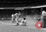 Standbild Cincinatti Reds Baseball Spieler Cincinnati Ohio USA, 1953, aus Sekunde 34 historischem Filmmaterial Videoclip 65675042547
