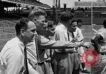 Standbild Cincinatti Reds Baseball Spieler Cincinnati Ohio USA, 1953, aus Sekunde 43 historischem Filmmaterial Videoclip 65675042547