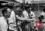 Standbild Cincinatti Reds Baseball Spieler Cincinnati Ohio USA, 1953, aus Sekunde 46 historischem Filmmaterial Videoclip 65675042547