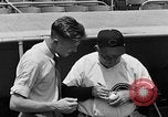 Standbild Cincinatti Reds Baseball Spieler Cincinnati Ohio USA, 1953, aus Sekunde 58 historischem Filmmaterial Videoclip 65675042547