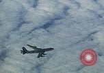 Image États-Unis KC-135 un aéronef Takhli Thaïlande, 1965, de la seconde 15 séquences d'archives historiques vidéo 65675042555
