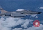 Standbild USA F-105 D Flugzeuge Takhli Thailand, 1965, aus Sekunde 32 historischem Filmmaterial Videoclip 65675042561