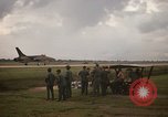 Standbild USA F-105 D Flugzeuge Takhli Thailand, 1970, aus Sekunde 29 historischem Filmmaterial Videoclip 65675042571