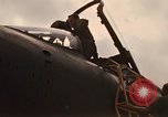 Standbild 355 Tactical Fighter Wing Piloten Takhli Thailand, 1970, aus Sekunde 17 historischem Filmmaterial Videoclip 65675042574