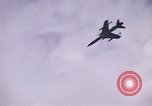 Immagine di Stati Uniti F-105 D aereo Takhli Thailandia, 1970, secondo 14 filmato di repertorio 65675042575
