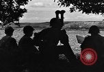 Image United States Army Field Artillery bataillon de la 92e Division d'infanterie (en couleur) Mantes de Gassicourt France, 1944, de la seconde 6 séquences d'archives historiques vidéo 65675042598
