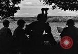 Image United States Army Field Artillery bataillon de la 92e Division d'infanterie (en couleur) Mantes de Gassicourt France, 1944, de la seconde 7 séquences d'archives historiques vidéo 65675042598