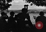 Image United States Army Field Artillery bataillon de la 92e Division d'infanterie (en couleur) Mantes de Gassicourt France, 1944, de la seconde 9 séquences d'archives historiques vidéo 65675042598